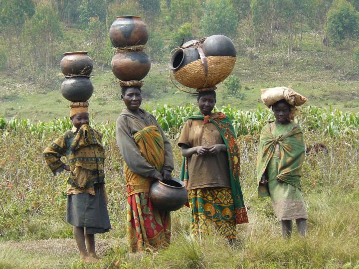 Batwa_women_in_Burundi_cropped